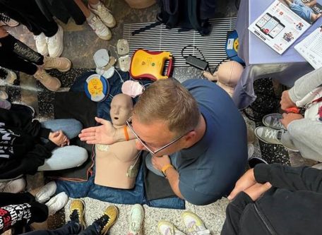 Slika dogodka Meritve, prva pomoč in pravilna uporaba defibrilatorja