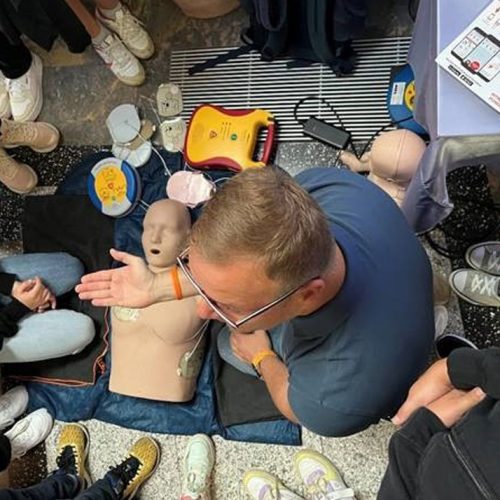 Slika dogodka Meritve, prva pomoč in pravilna uporaba defibrilatorja