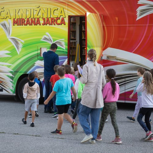 Potujoča knjižnica