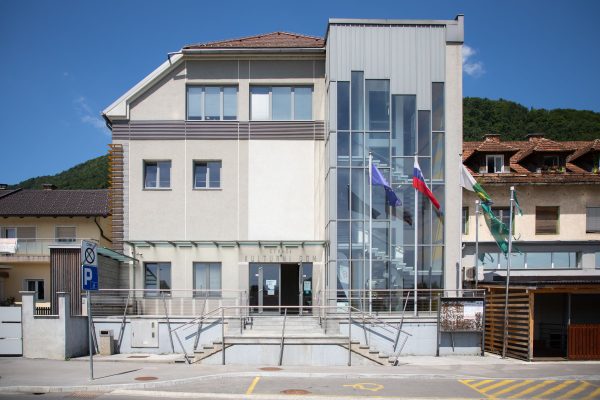 Straža - knjižnica